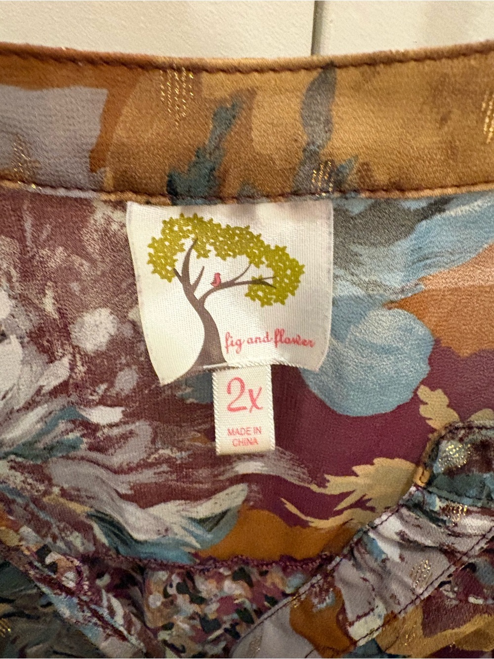 fig and flower Floral Long Sleeve Button-Down Blouse with Gold Metallic Size 2X - Picture 8 of 13